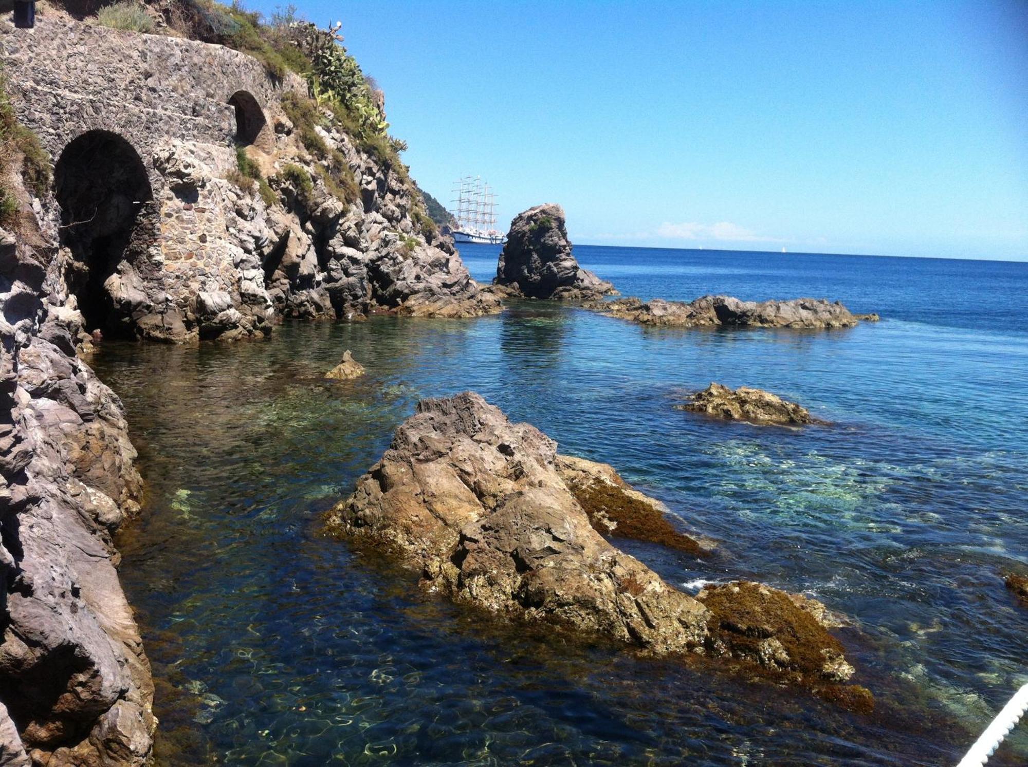 Hotel Rocce Azzurre リーパリ エクステリア 写真
