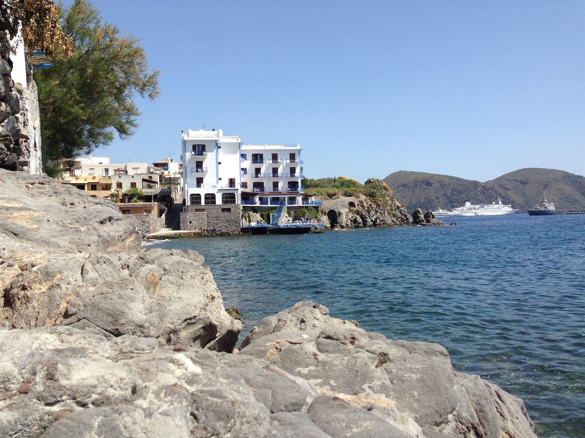 Hotel Rocce Azzurre リーパリ エクステリア 写真